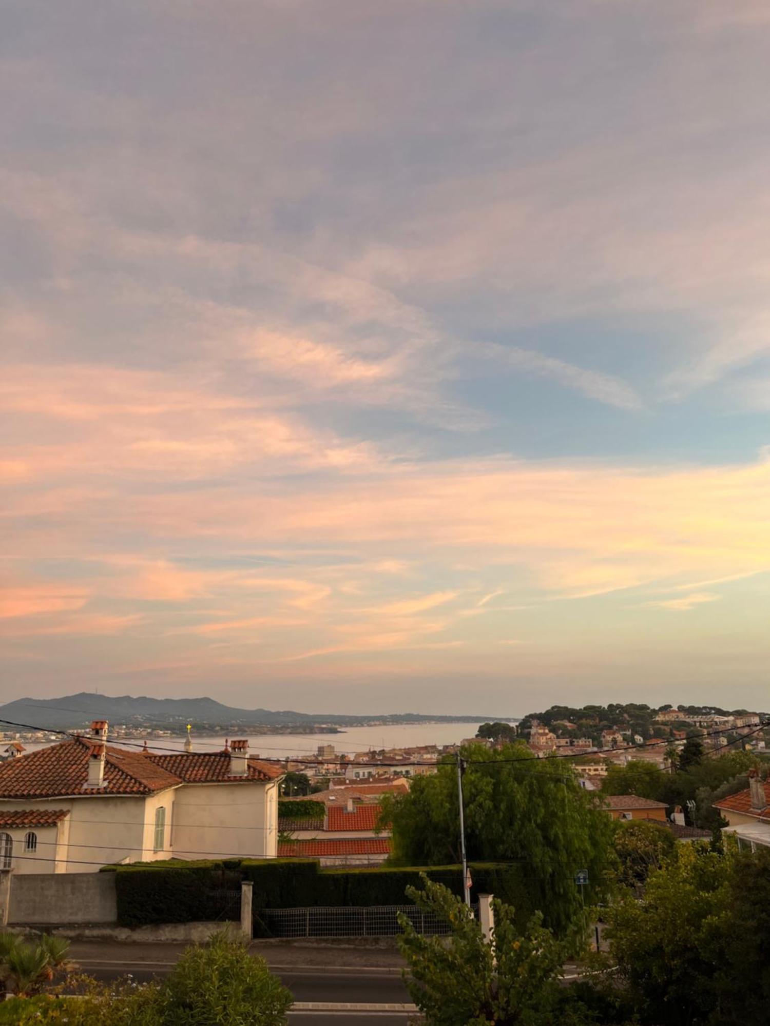 Petit Paradis A Sanary Avec Vue Mer Wifi Et Clim Luaran gambar